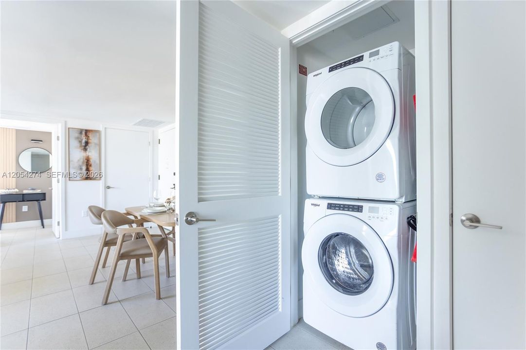 В аренду: $5,500 (2 спален, 2 ванн, 907 Квадратных фут)