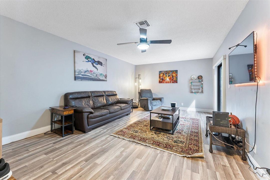 05-2562 NW 99th_005