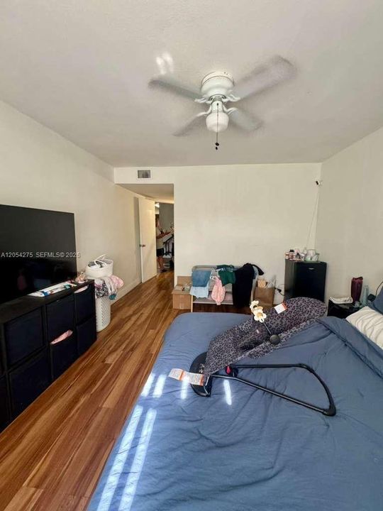 For Rent: $1,950 (2 beds, 2 baths, 900 Square Feet)