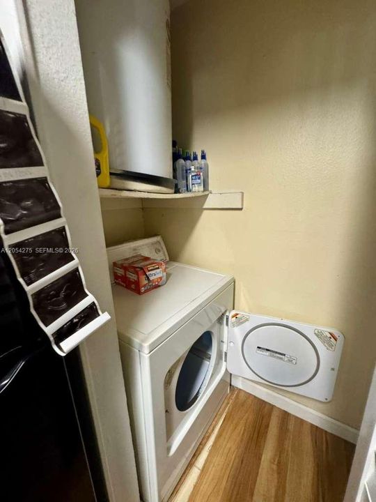 For Rent: $1,950 (2 beds, 2 baths, 900 Square Feet)