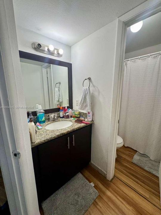 For Rent: $1,950 (2 beds, 2 baths, 900 Square Feet)