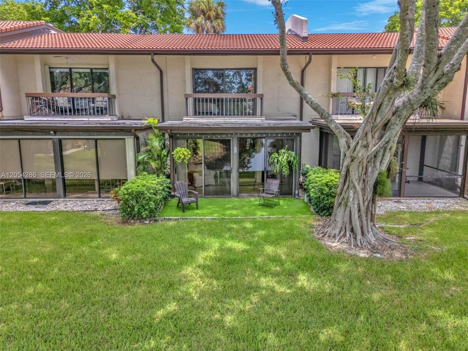 For Sale: $359,000 (2 beds, 2 baths, 1426 Square Feet)