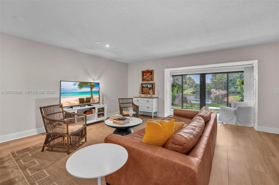 For Sale: $359,000 (2 beds, 2 baths, 1426 Square Feet)