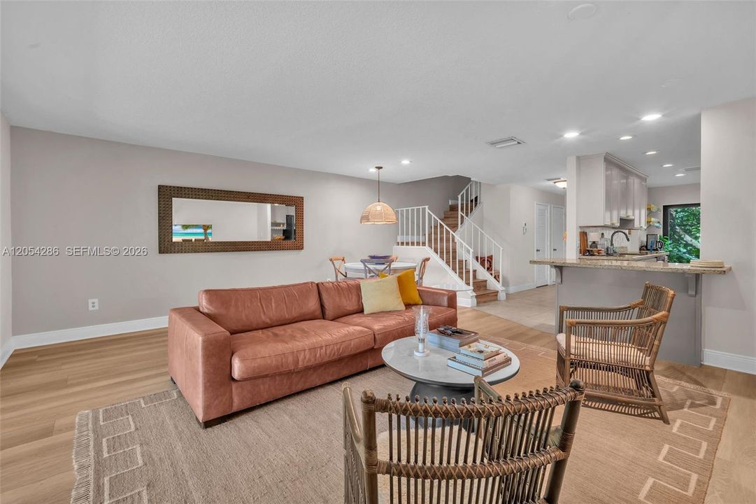For Sale: $359,000 (2 beds, 2 baths, 1426 Square Feet)