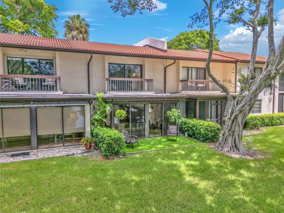 For Sale: $359,000 (2 beds, 2 baths, 1426 Square Feet)