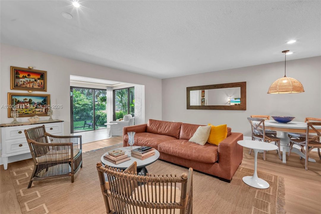 For Sale: $359,000 (2 beds, 2 baths, 1426 Square Feet)