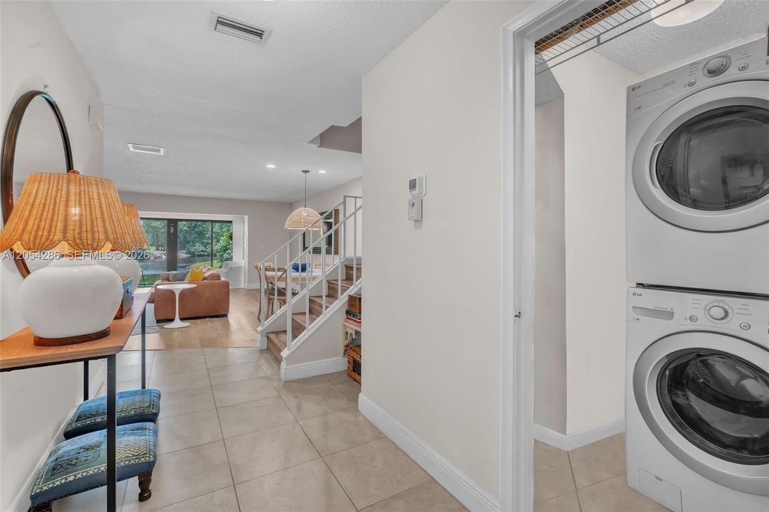 For Sale: $359,000 (2 beds, 2 baths, 1426 Square Feet)