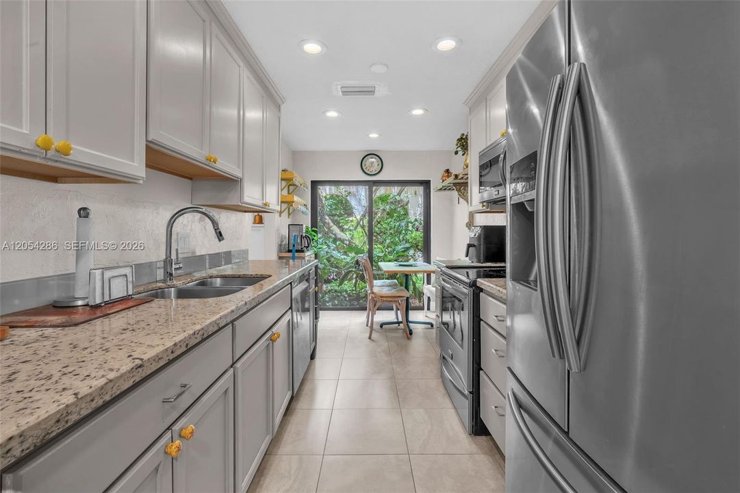 For Sale: $359,000 (2 beds, 2 baths, 1426 Square Feet)