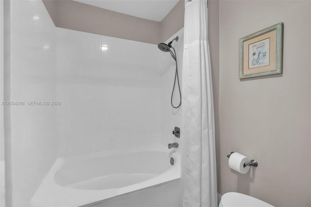 For Sale: $359,000 (2 beds, 2 baths, 1426 Square Feet)