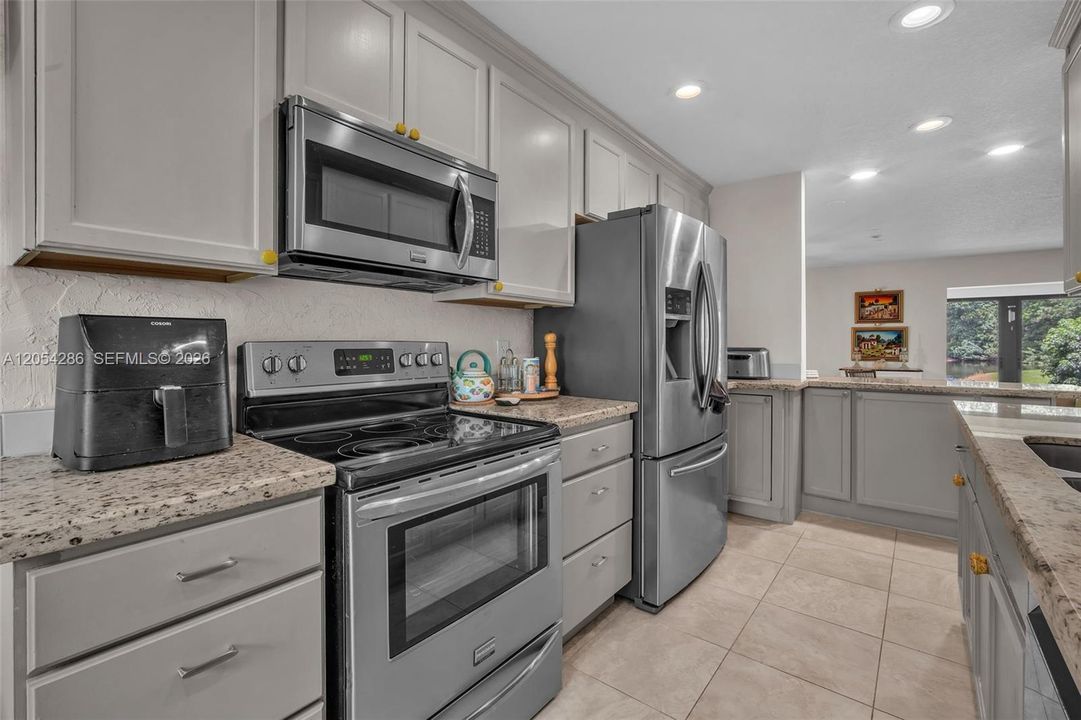For Sale: $359,000 (2 beds, 2 baths, 1426 Square Feet)