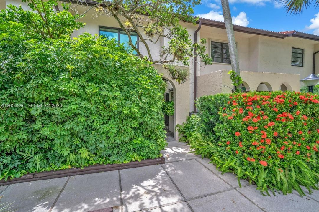 For Sale: $359,000 (2 beds, 2 baths, 1426 Square Feet)