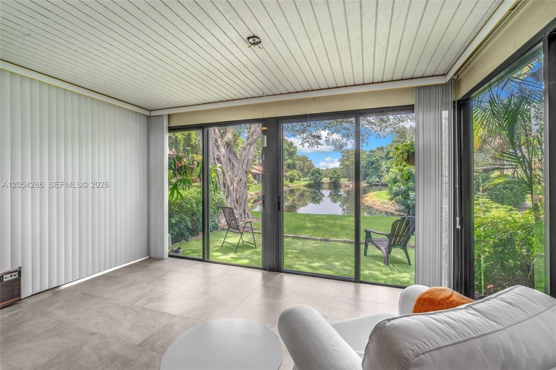 For Sale: $359,000 (2 beds, 2 baths, 1426 Square Feet)