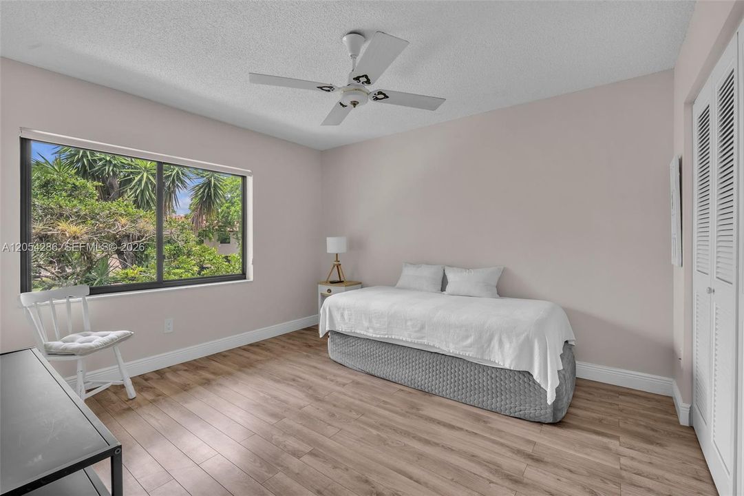 For Sale: $359,000 (2 beds, 2 baths, 1426 Square Feet)