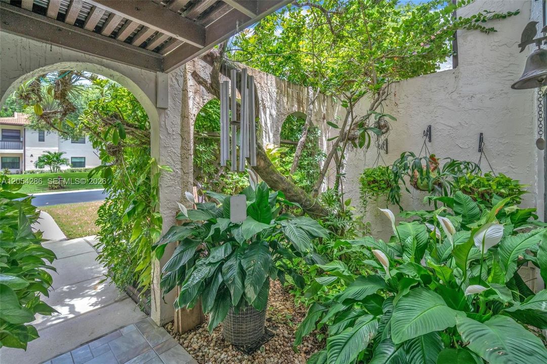 For Sale: $359,000 (2 beds, 2 baths, 1426 Square Feet)
