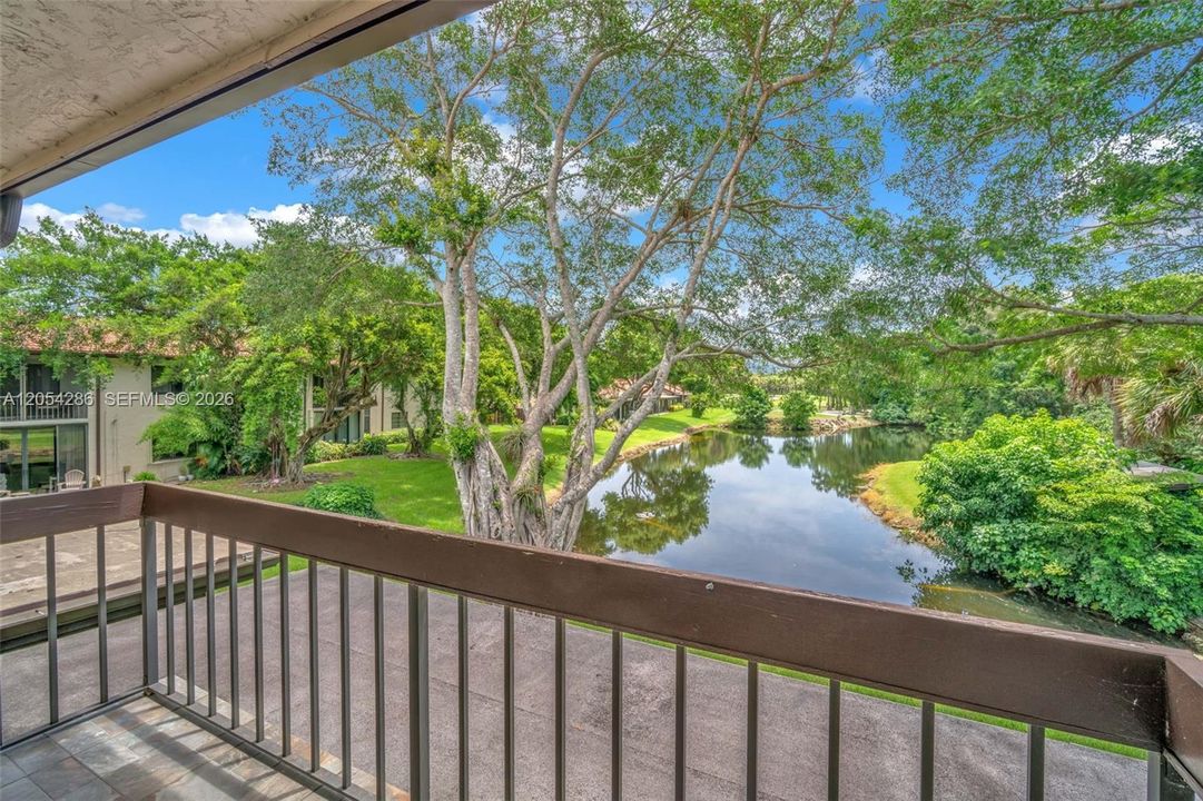 For Sale: $359,000 (2 beds, 2 baths, 1426 Square Feet)