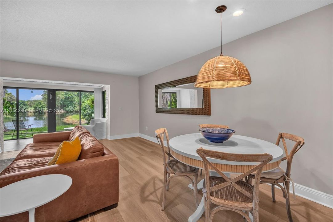 For Sale: $359,000 (2 beds, 2 baths, 1426 Square Feet)