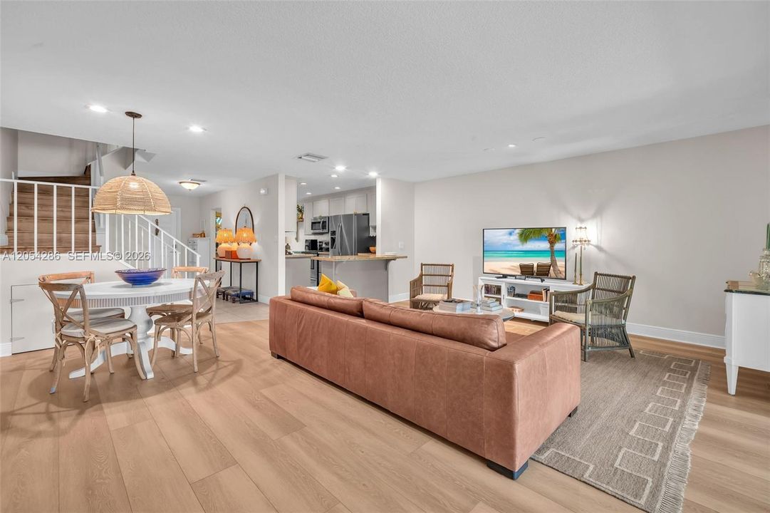 For Sale: $359,000 (2 beds, 2 baths, 1426 Square Feet)