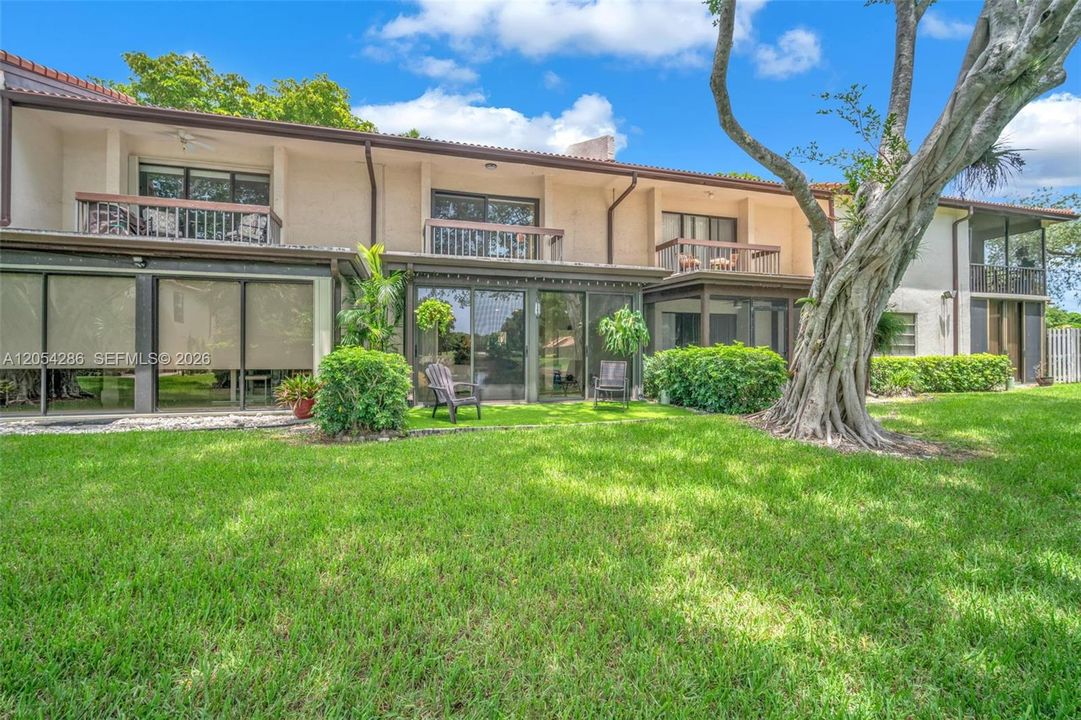 For Sale: $359,000 (2 beds, 2 baths, 1426 Square Feet)