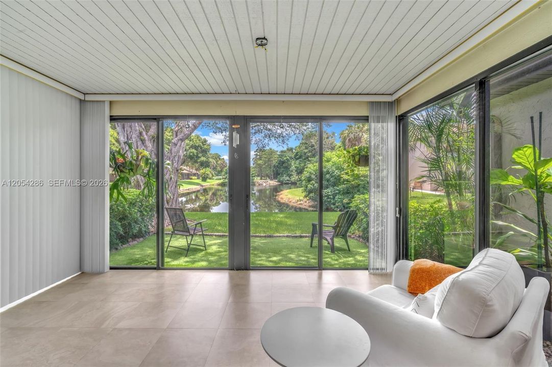 For Sale: $359,000 (2 beds, 2 baths, 1426 Square Feet)