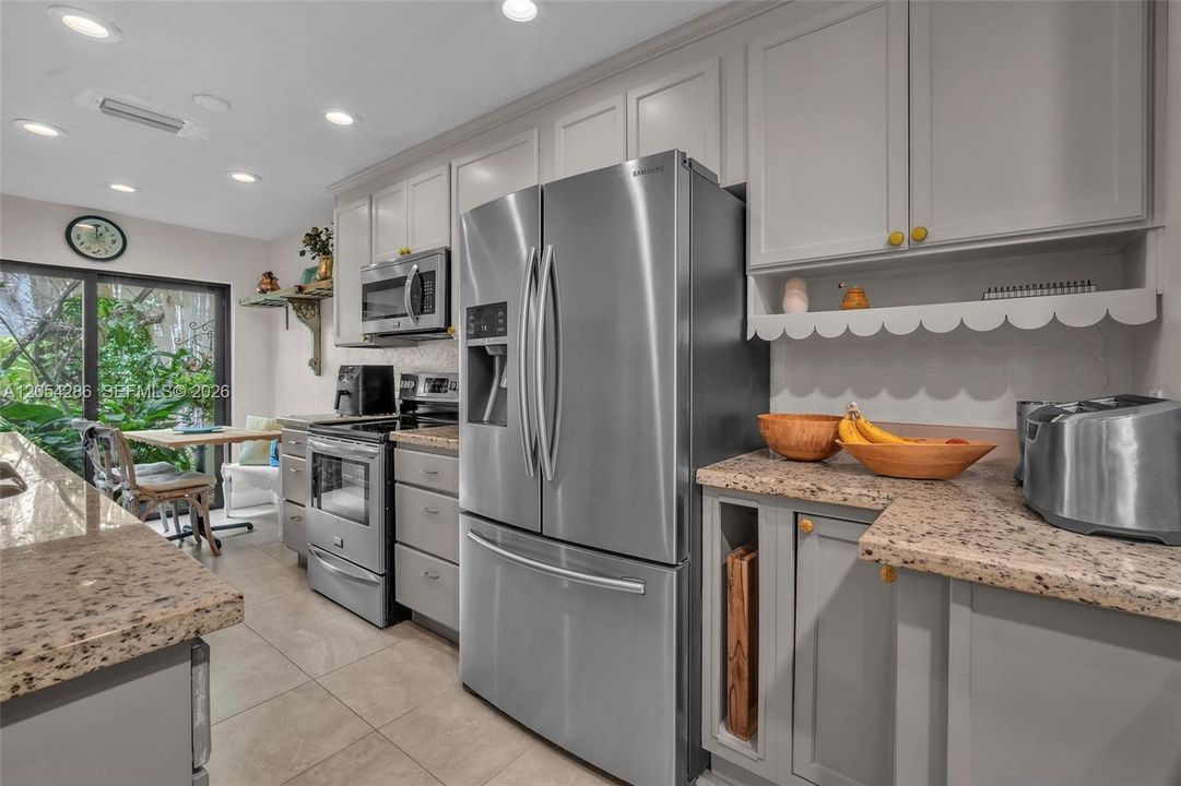 For Sale: $359,000 (2 beds, 2 baths, 1426 Square Feet)