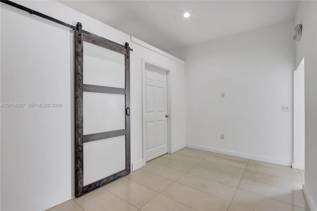 В аренду: $2,350 (0 спален, 0 ванн, 0 Квадратных фут)