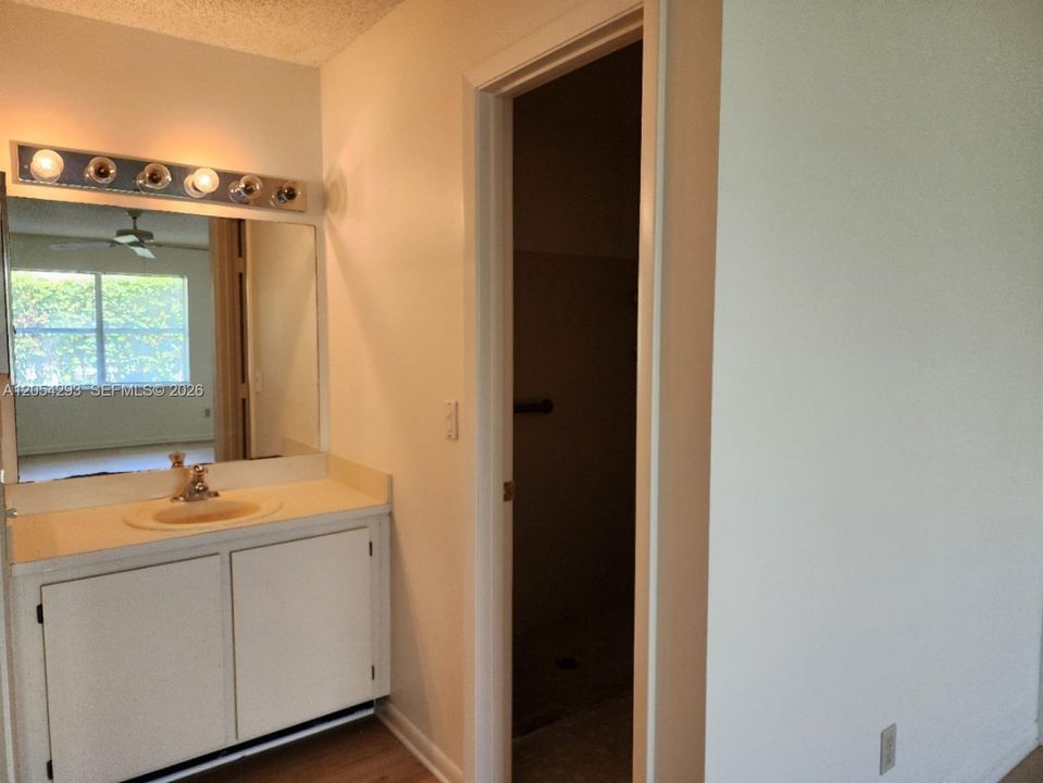 Master Vanity