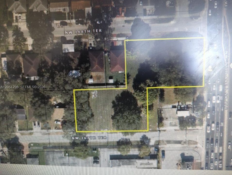 En Venta: $3,000,000 (0.90 acres)