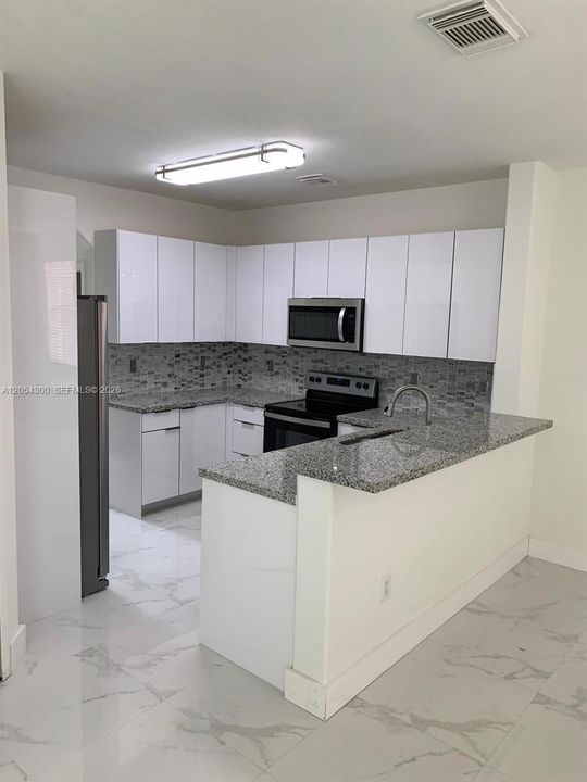 В аренду: $3,700 (3 спален, 2 ванн, 2250 Квадратных фут)