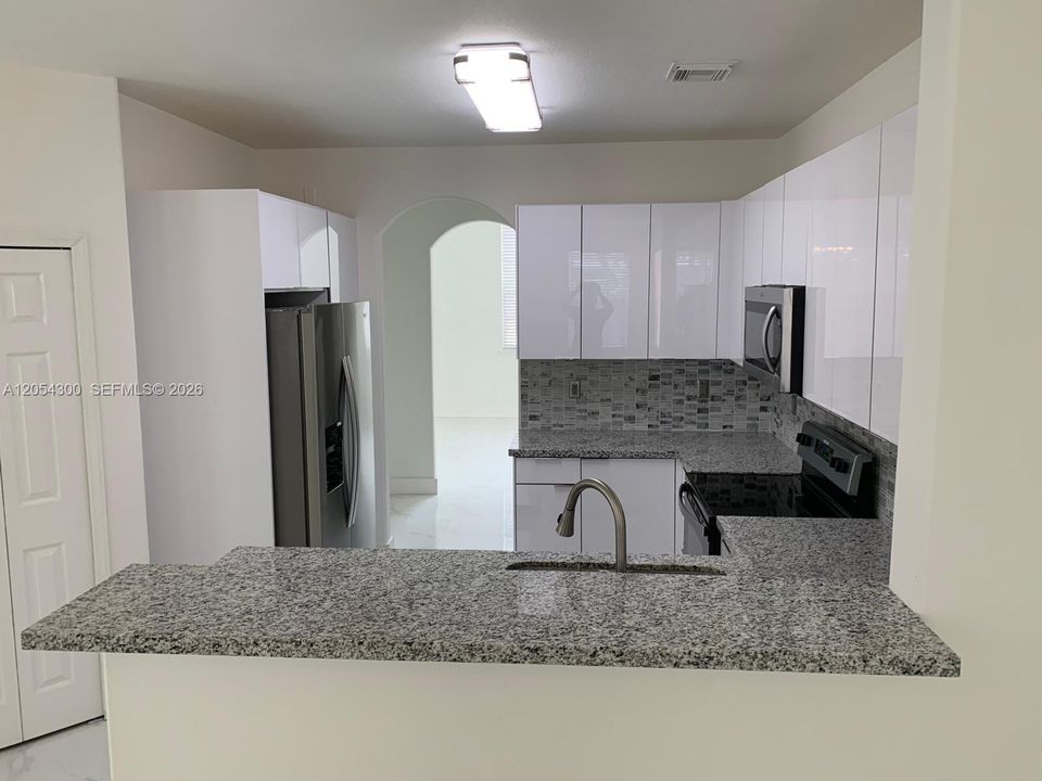 В аренду: $3,700 (3 спален, 2 ванн, 2250 Квадратных фут)