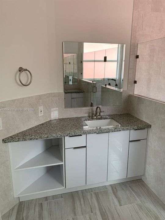 В аренду: $3,700 (3 спален, 2 ванн, 2250 Квадратных фут)