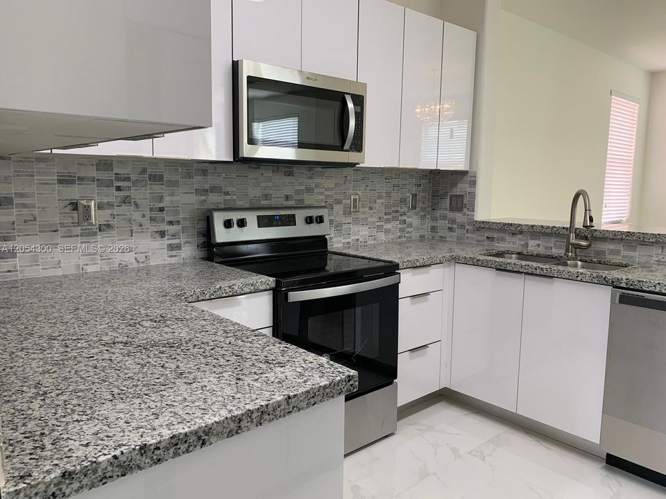 В аренду: $3,700 (3 спален, 2 ванн, 2250 Квадратных фут)