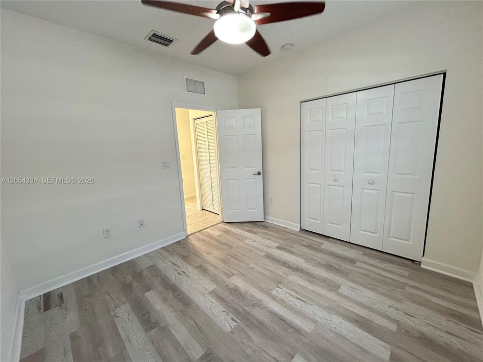 Activo con contrato: $3,895 (3 camas, 3 baños, 1852 Pies cuadrados)
