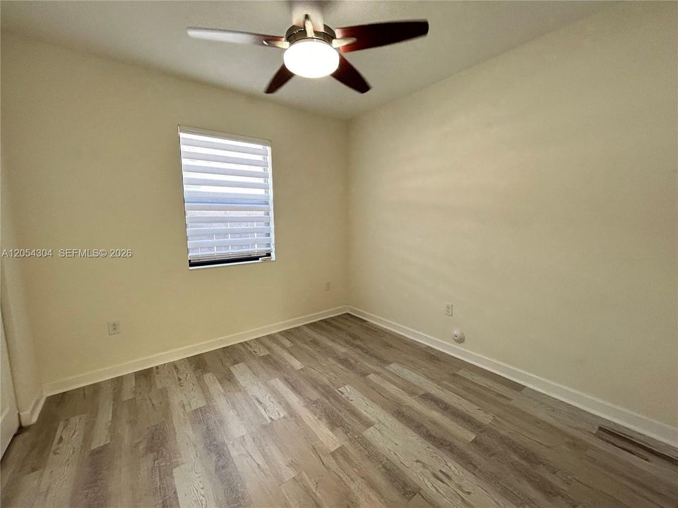 Activo con contrato: $3,895 (3 camas, 3 baños, 1852 Pies cuadrados)