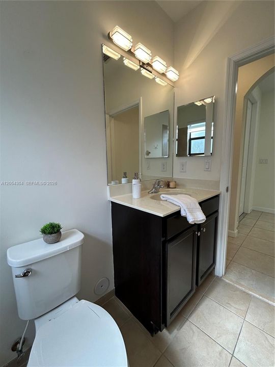 Activo con contrato: $3,895 (3 camas, 3 baños, 1852 Pies cuadrados)