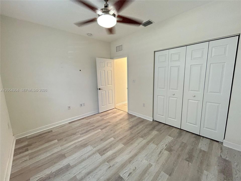 Activo con contrato: $3,895 (3 camas, 3 baños, 1852 Pies cuadrados)