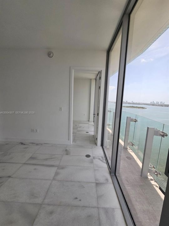 Active With Contract: $4,500 (1 beds, 1 baths, 776 Square Feet)