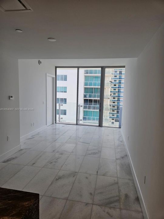 Active With Contract: $4,500 (1 beds, 1 baths, 776 Square Feet)