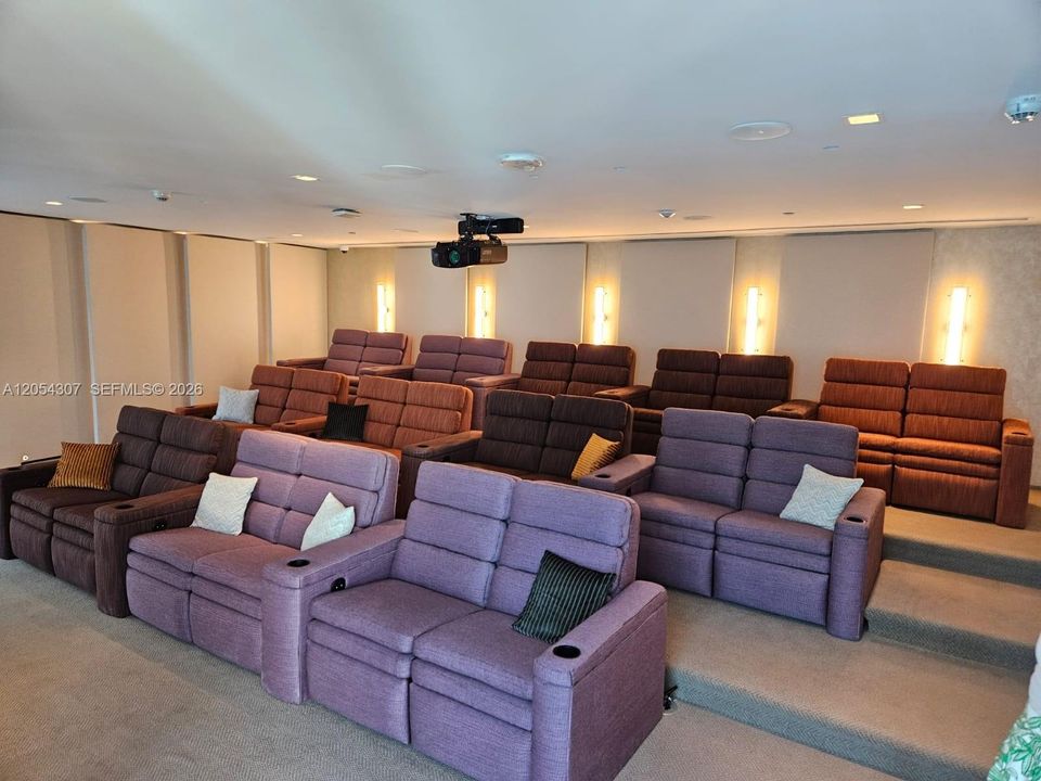 Active With Contract: $4,500 (1 beds, 1 baths, 776 Square Feet)