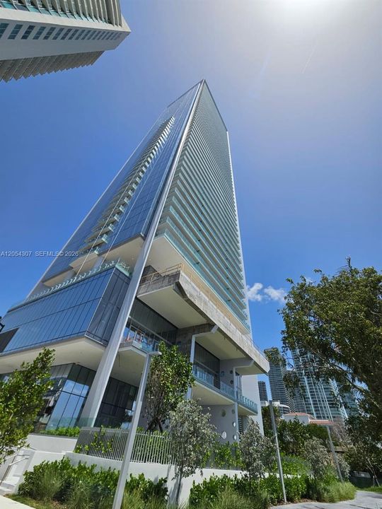 Active With Contract: $4,500 (1 beds, 1 baths, 776 Square Feet)