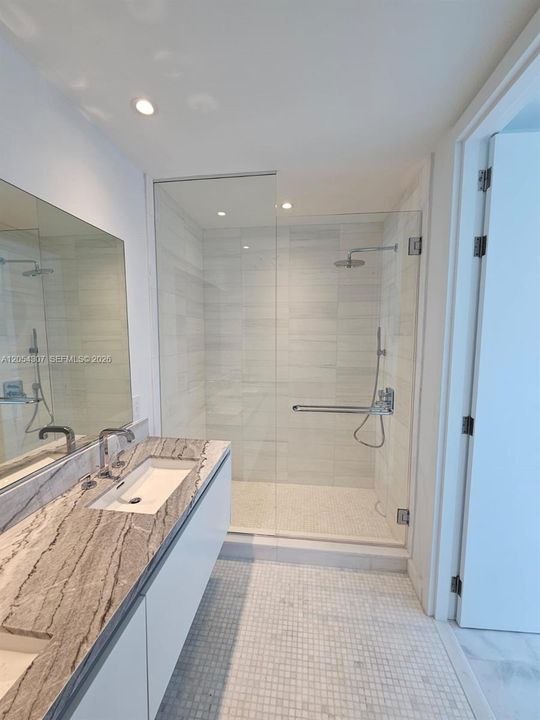 Active With Contract: $4,500 (1 beds, 1 baths, 776 Square Feet)