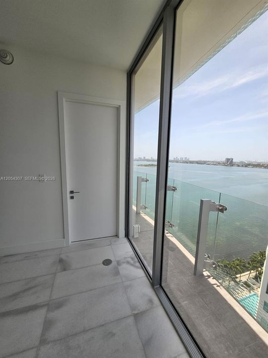 Active With Contract: $4,500 (1 beds, 1 baths, 776 Square Feet)