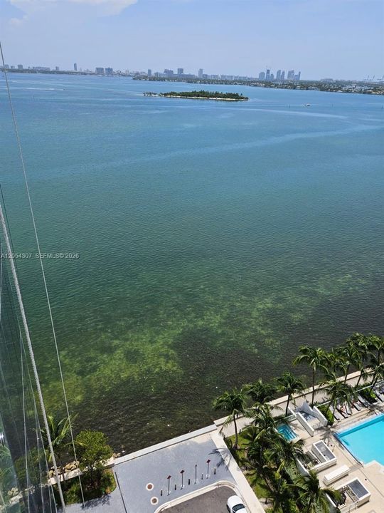 Active With Contract: $4,500 (1 beds, 1 baths, 776 Square Feet)