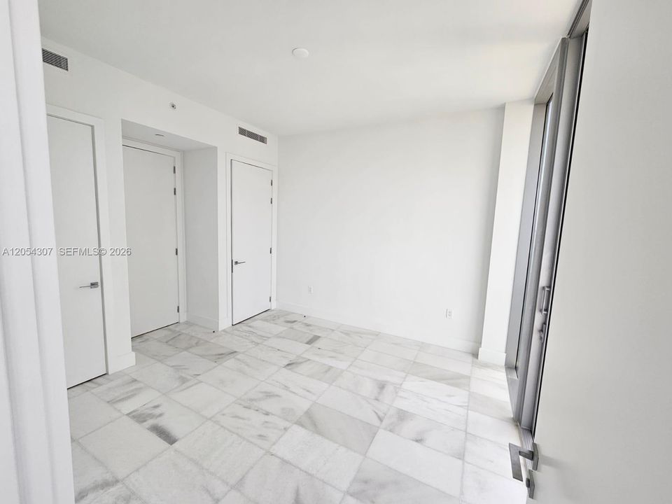 Active With Contract: $4,500 (1 beds, 1 baths, 776 Square Feet)
