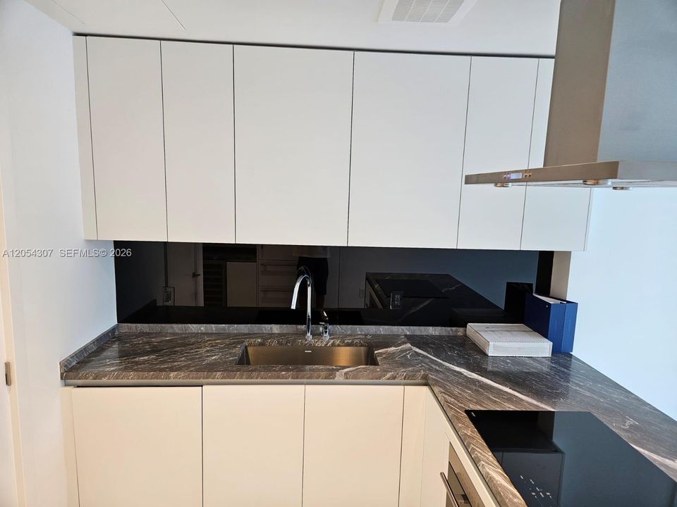 Active With Contract: $4,500 (1 beds, 1 baths, 776 Square Feet)