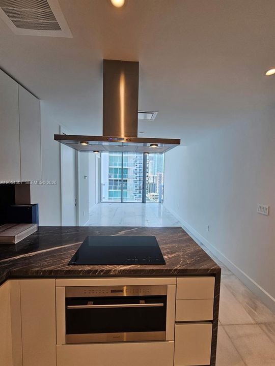 Active With Contract: $4,500 (1 beds, 1 baths, 776 Square Feet)