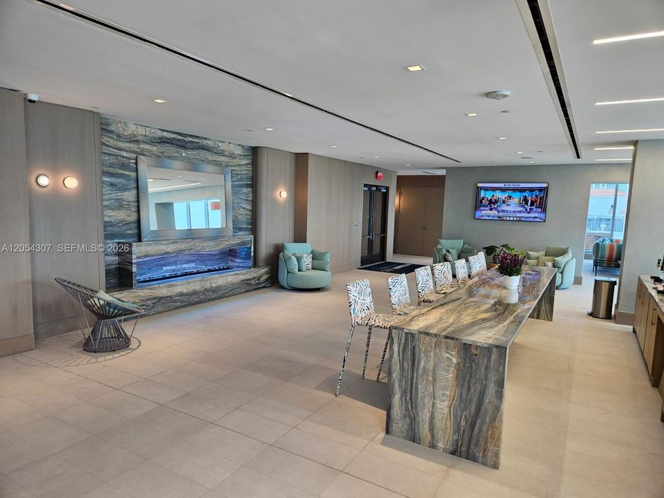 Active With Contract: $4,500 (1 beds, 1 baths, 776 Square Feet)
