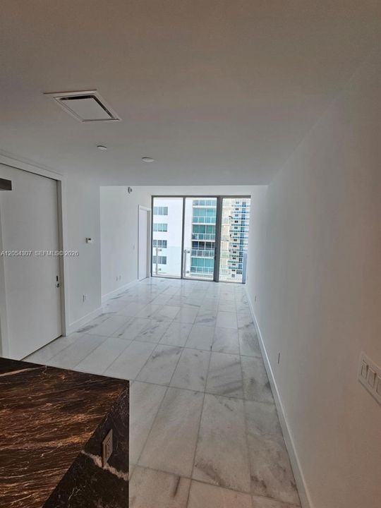 Active With Contract: $4,500 (1 beds, 1 baths, 776 Square Feet)
