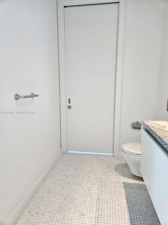 Active With Contract: $4,500 (1 beds, 1 baths, 776 Square Feet)
