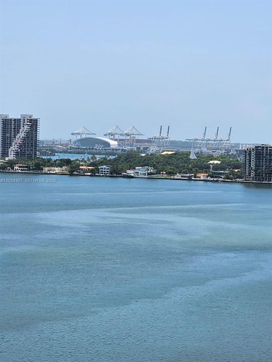 Active With Contract: $4,500 (1 beds, 1 baths, 776 Square Feet)