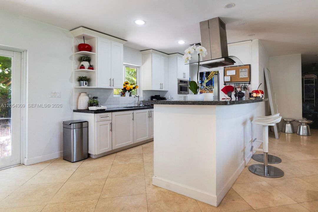 For Rent: $5,000 (3 beds, 2 baths, 1286 Square Feet)